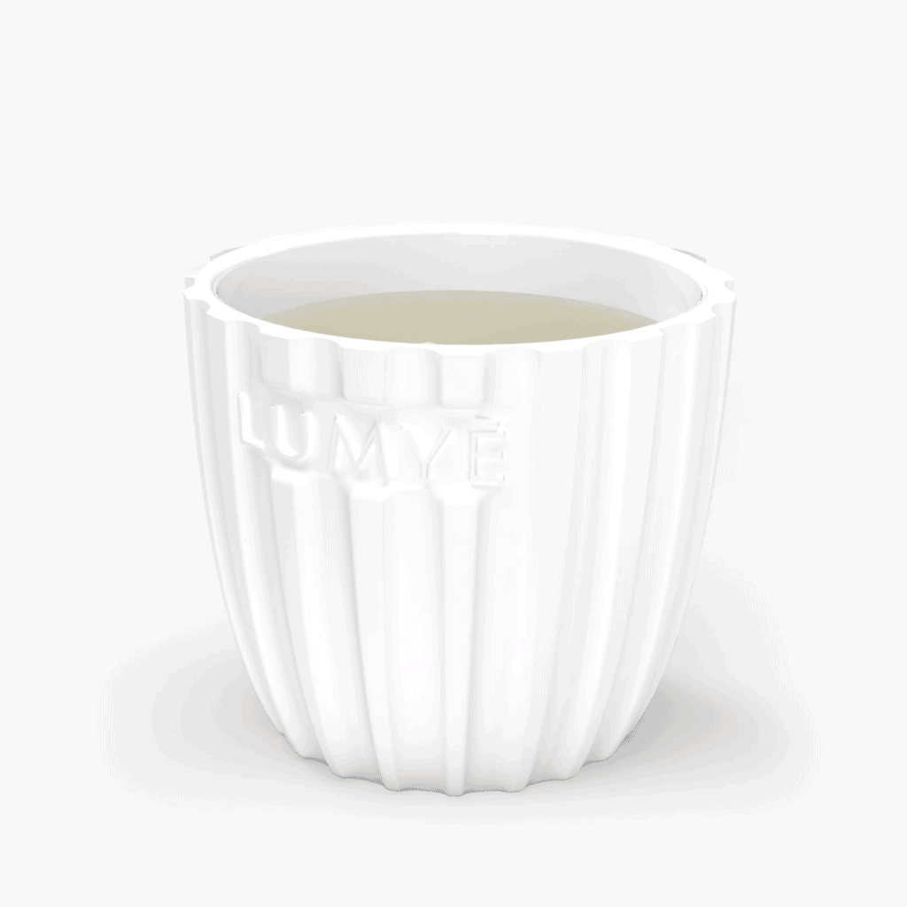 Biały ceramiczny kubek z logo Lumyè.
