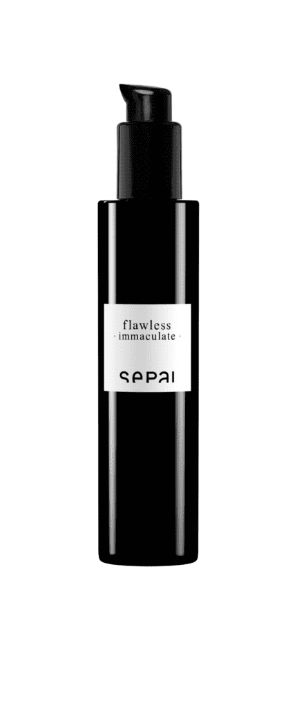 Czarny flakon kosmetyku Sepai Flawless Immaculate