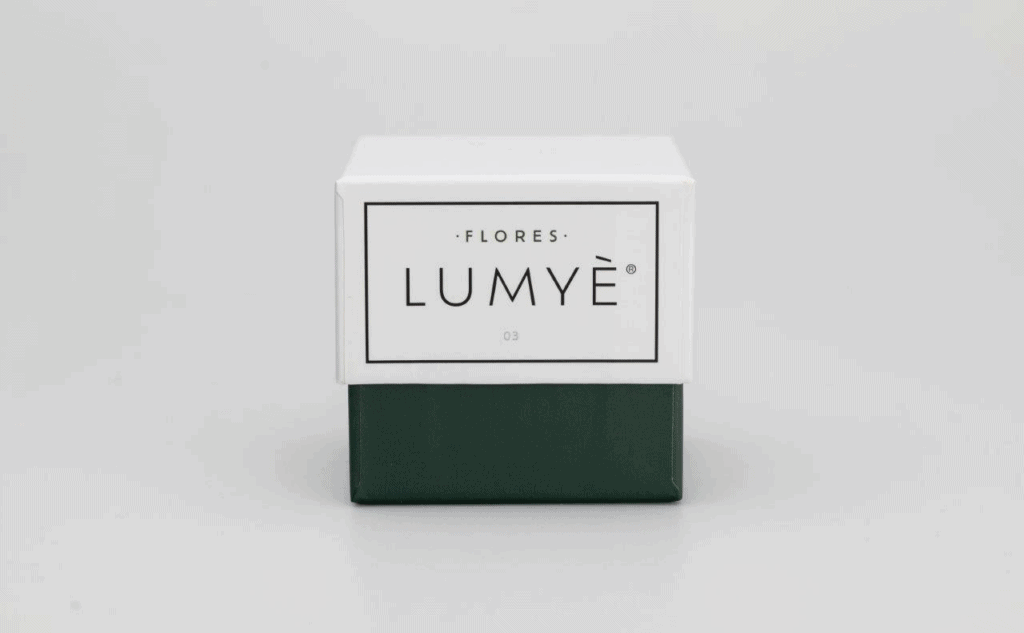 Opakowanie produktu Lumyè Flores na białym tle