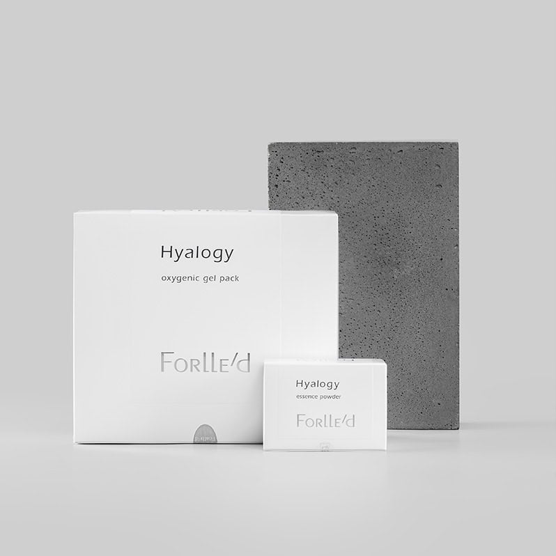 Produkty Forlle'd Hyalogy na tle szarej powierzchni
